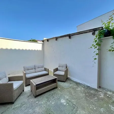 Apartment Duplex Avec Terrasse A 15 Min De Lyon